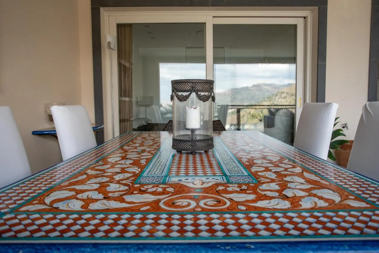 Beautiful Apartment In The Centre Of Taormina Itália